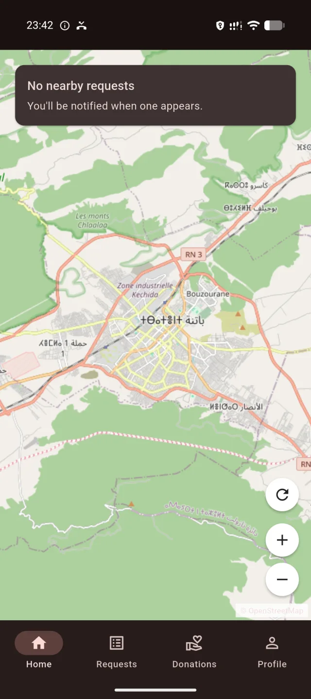 Hayatuk map screen showing nearby blood requests